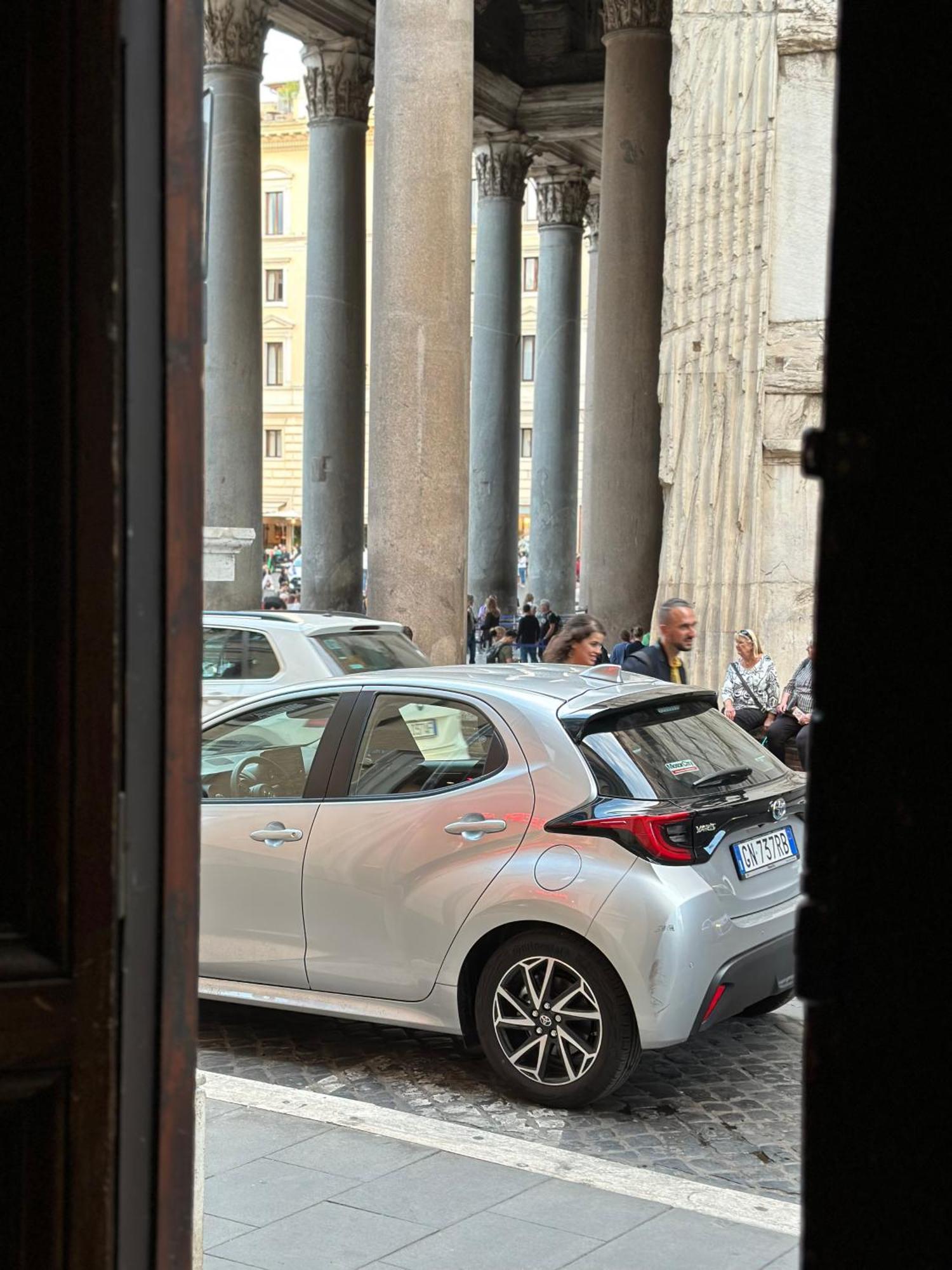 Welcome To Pantheon Рим Экстерьер фото